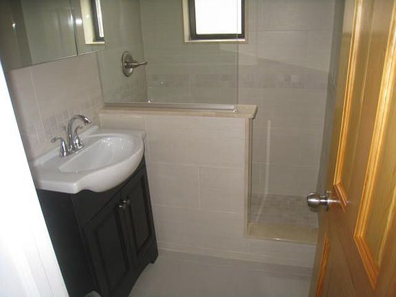 4th image of 2311 35th St APT 3F