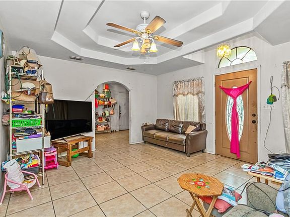 3rd image of 419 W Bella Vista Ln