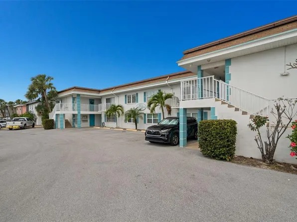 11655 3rd St E APT 1, Treasure Island, FL 33706