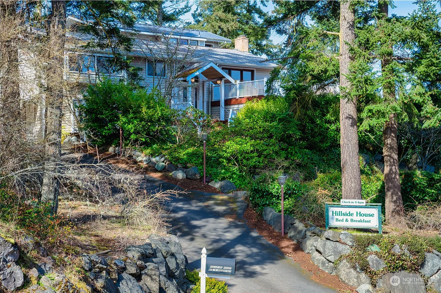 365 Carter Avenue photo 1
