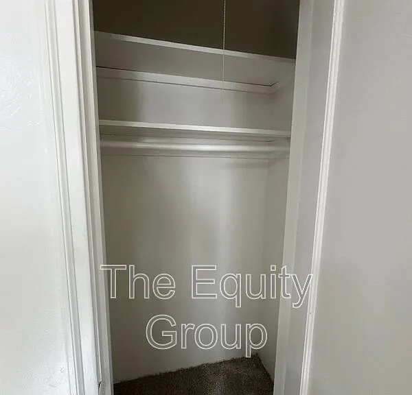 710 E Tulare Ave — Photo 11