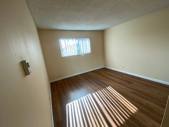 5th image of 4312 Green Ave #10