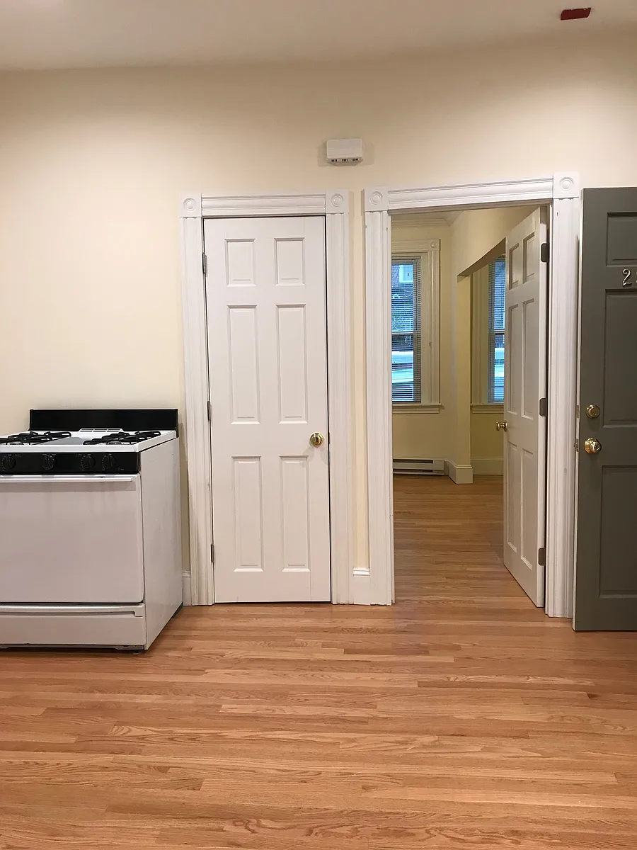 large eat-in kitchen, new hardwood floors - 29 Revere St #1