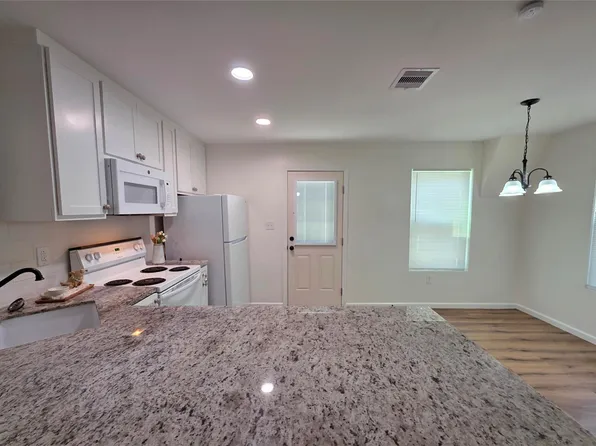 5422 Pine Ave, Pasadena, TX 77503