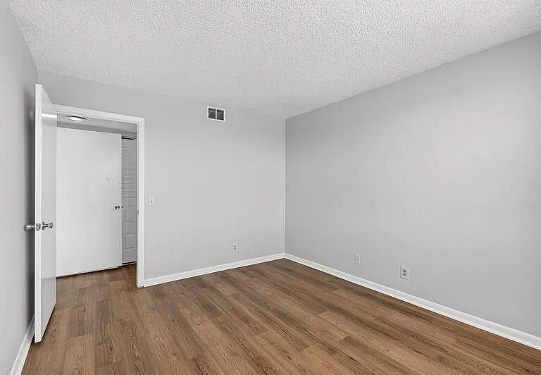 760 Executive Center Dr #32 — Photo 13