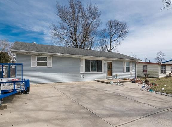 2nd image of 109 Troeckler Ln