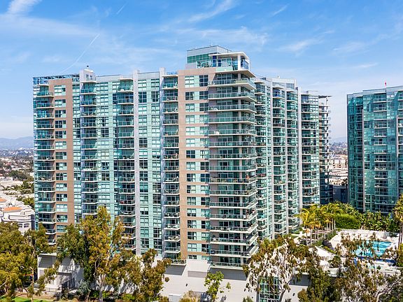 3rd image of 13700 Marina Pointe Dr Unit 727