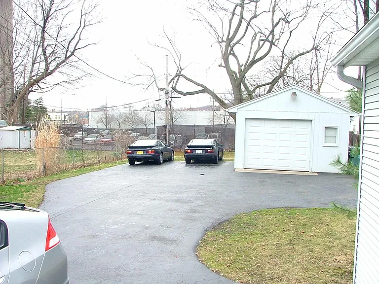 742 Meigs St — Photo 12