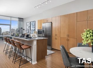 200 Dnp Convertible, Chicago, IL 60611