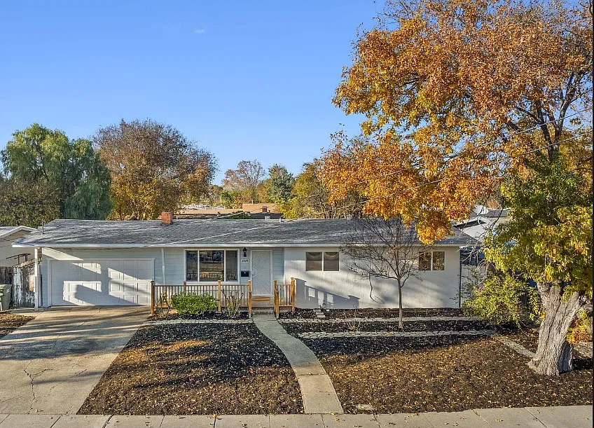 2725 Kay Ave — Photo 1