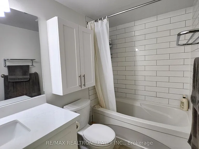 230 King St E #511 — Photo 28