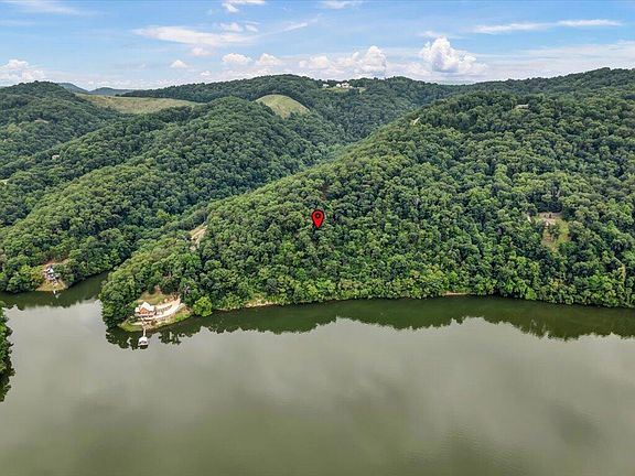 5th image of 811 Wilderness Dr