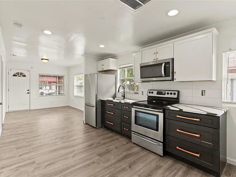 1605 E 29th Ave — Photo 13