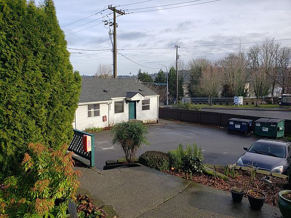 3rd image of 12437 Tukwila International Blvd APT 9