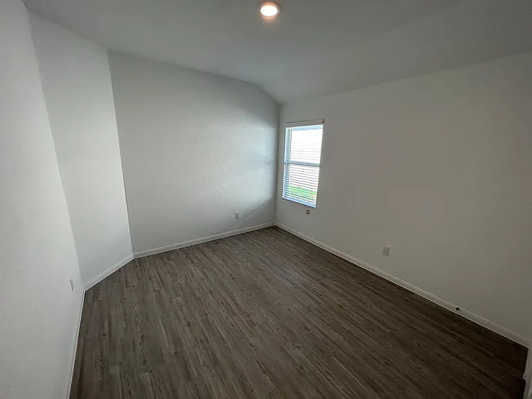 14706 Somerset Ml — Photo 16