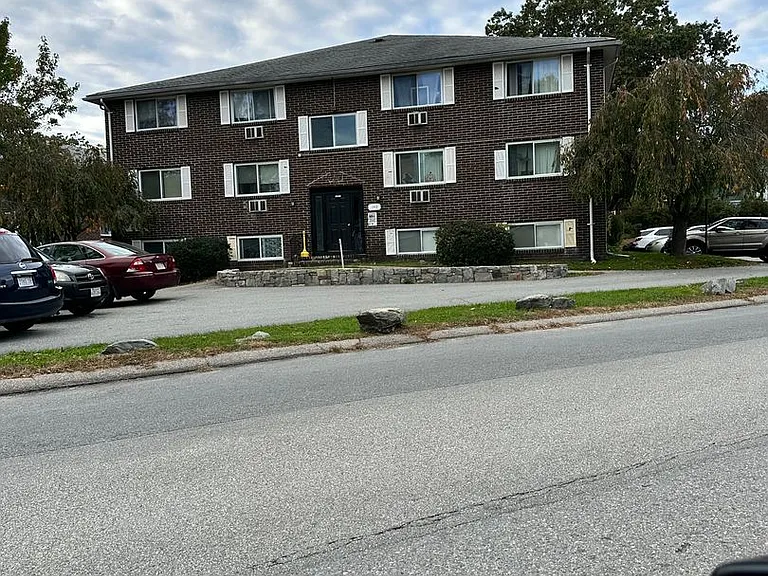 Willard Street Apartments offers the perfect location, with easy access to all major Highways 495... — Photo 1