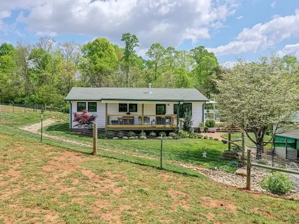 4458 Countryside W, Friendsville, TN 37737