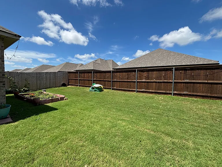 215 Norwell Ln — Photo 17