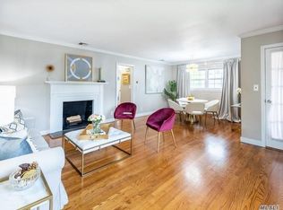 71 Linden St, Manhasset, NY 11030