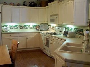 417 Daylily Dr, Langhorne, PA 19047