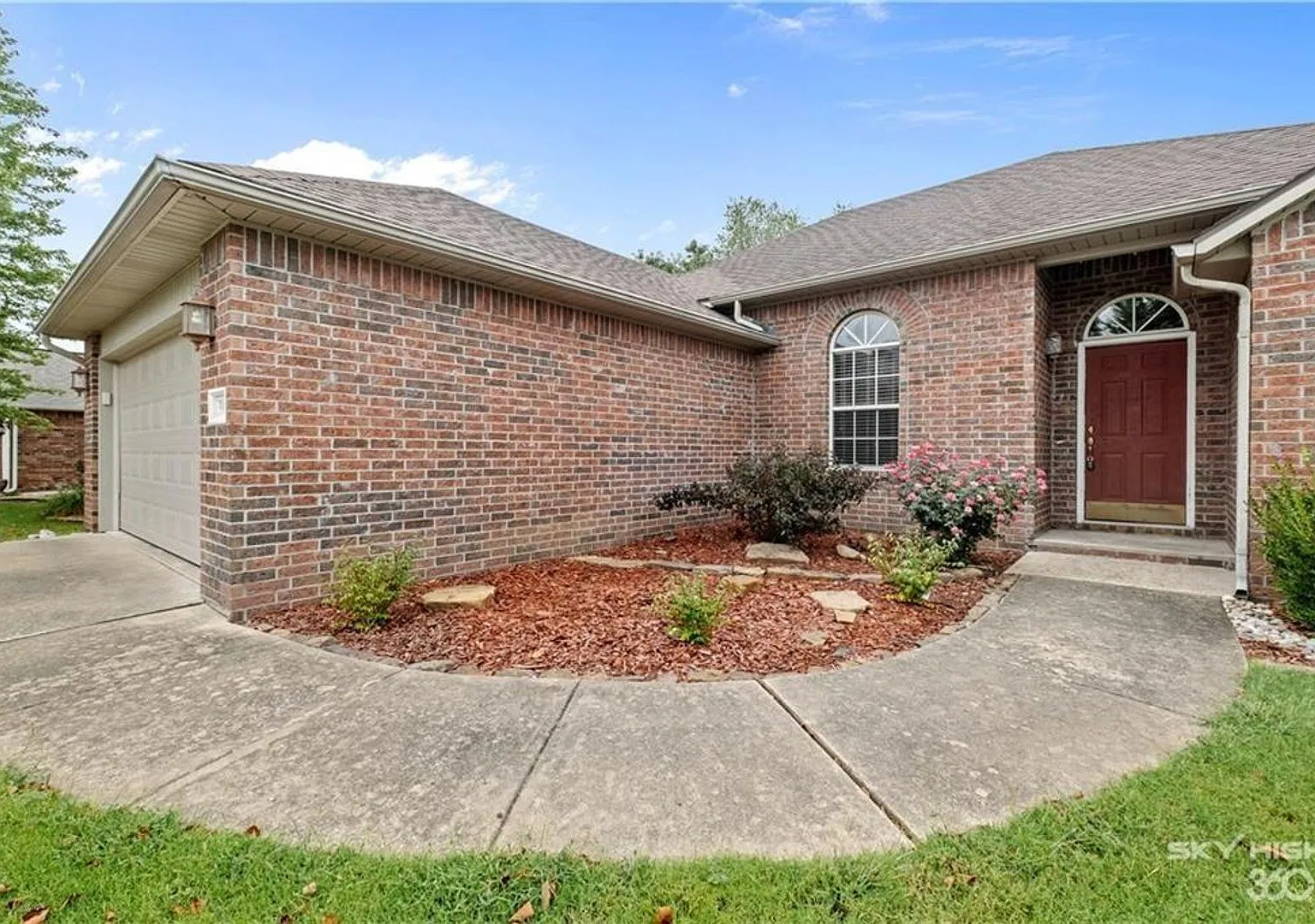 Spacious Split Floorplan with a Private Backyard in an Unbeatable Location! — Photo 2