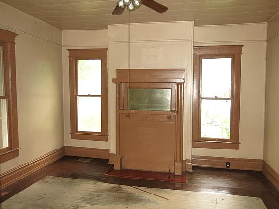 5th image of 1703 Mulberry St