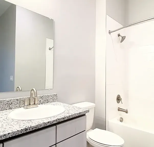 112 E Greenhill Ln #304 — Photo 5