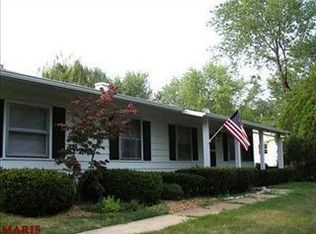 253 Sunset Dr, Ballwin, MO