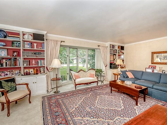 5th image of 60 Pine Crest Dr
