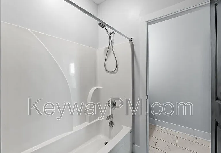 2217 Laurens St — Photo 22