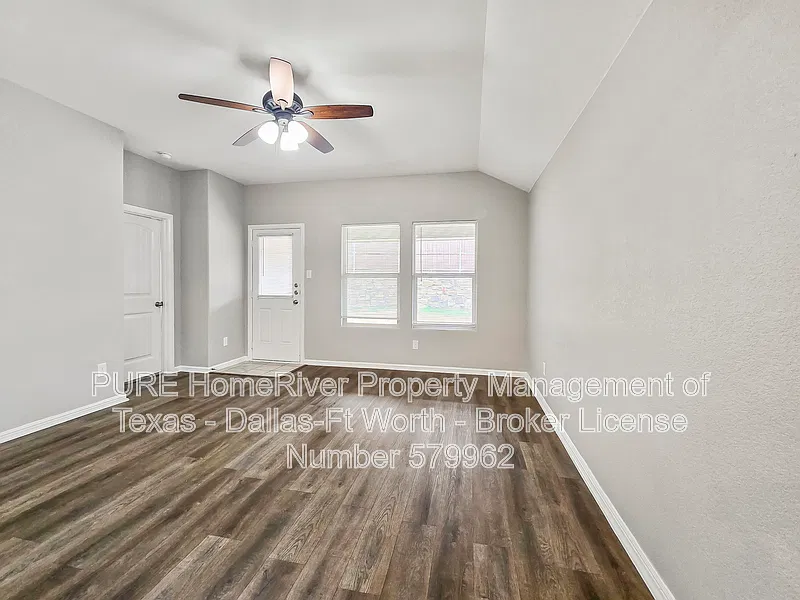 3 bed, 2.0 bath, 1686 sqft, $2,149 — Photo 2