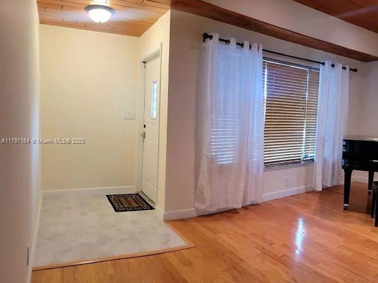 2241 NE 38th St — Photo 11