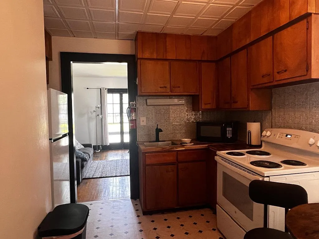 31 Pleasant st — Photo 4
