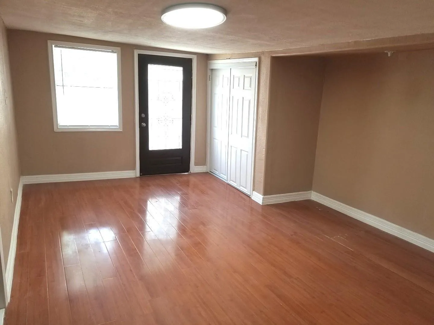 2 bed, 1.0 bath, 1494 sqft, $1,295 — Photo 3