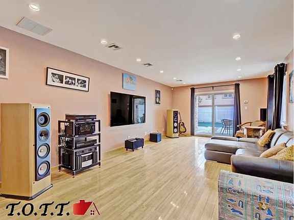 3rd image of 2723 E 66th St