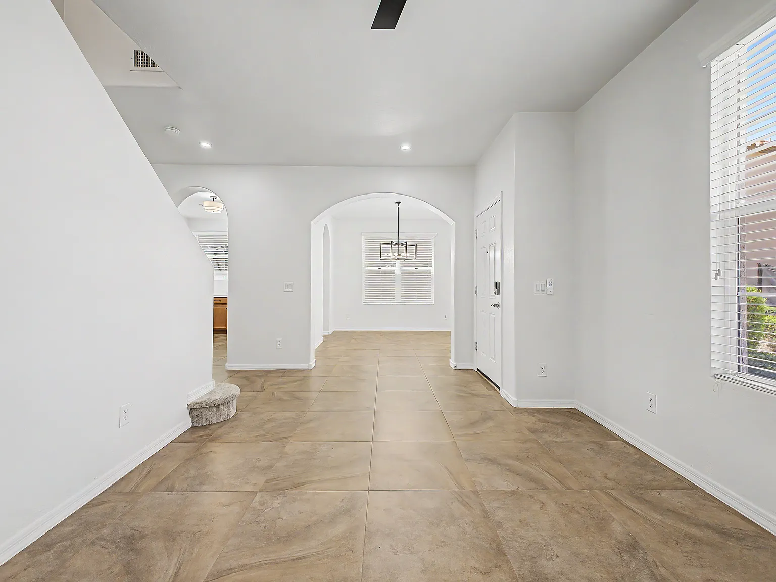 3 bed, 2467 sqft, $2,795 — Photo 4