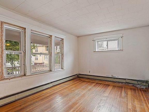 3rd image of 108 Capen St #1