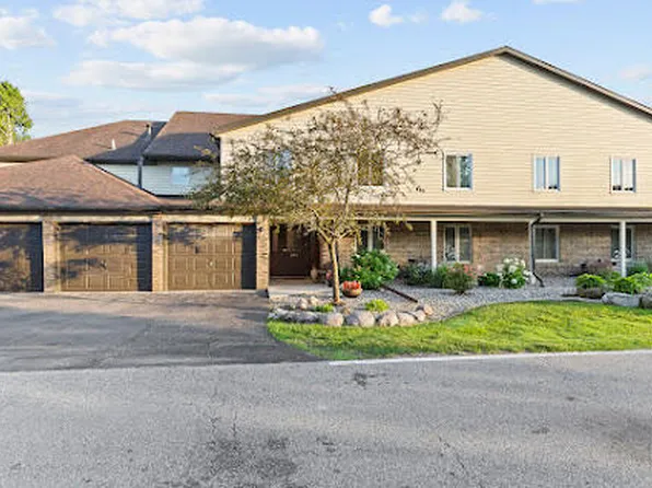 5000 Spinnaker Ln, Crown Pt, IN 46307