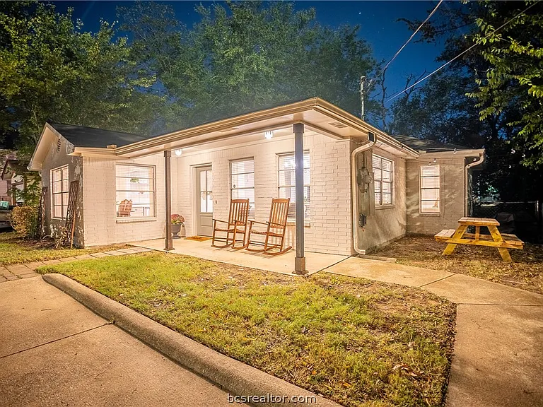 116 Richards St — Photo 42