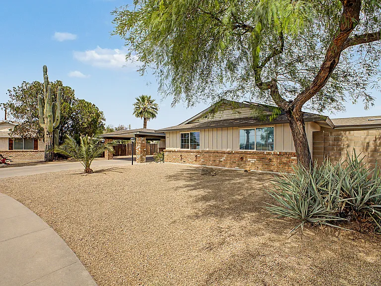3346 E Cochise Dr — Photo 3