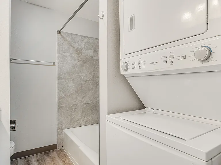 423 Monroe St — Photo 13