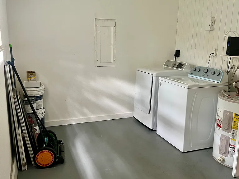 204 Melody Ln — Photo 16
