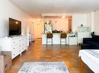2 Hawthorne Pl APT 4G, Boston, MA 02114