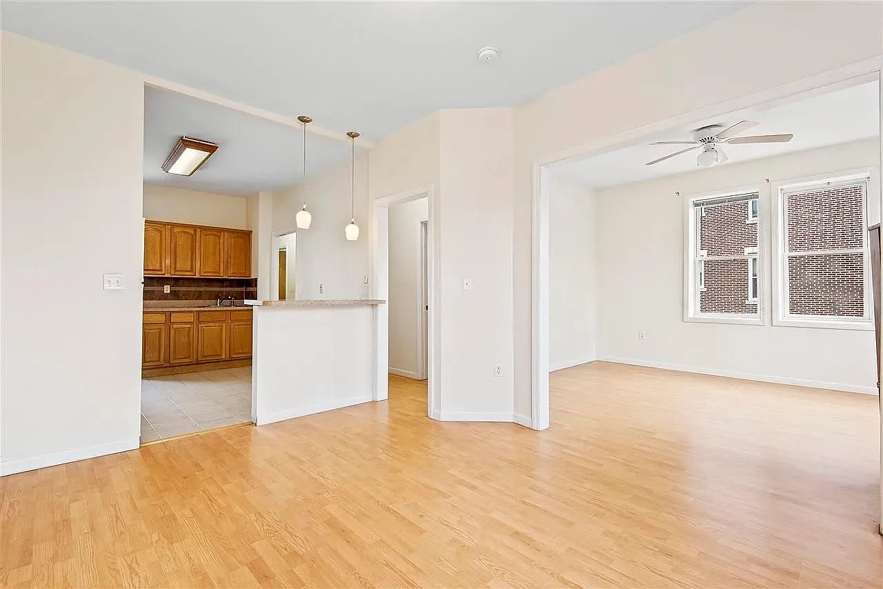 3 bed, 1.0 bath, 1010 sqft, $2,650 — Photo 4