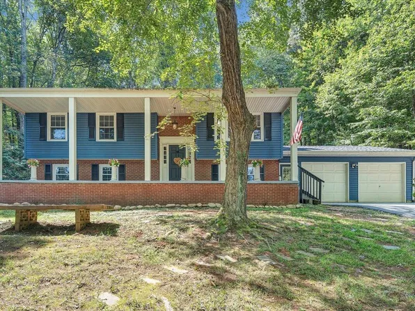 699 Lakeshore Terrace Rd, Hardy, VA 24101