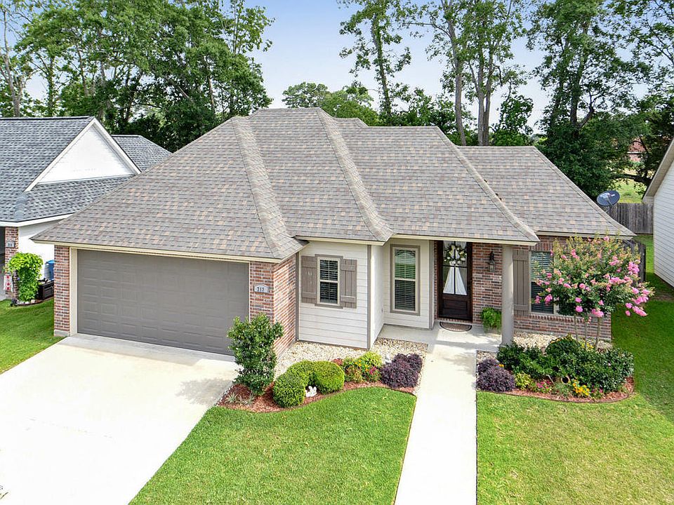 1st image of 212 Oak Path Dr
