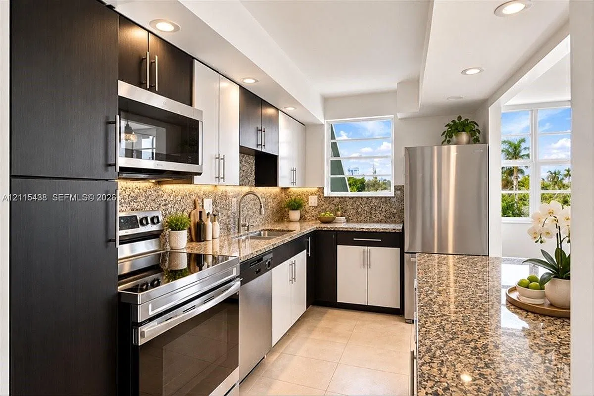 Watergate Condominium No — Photo 2