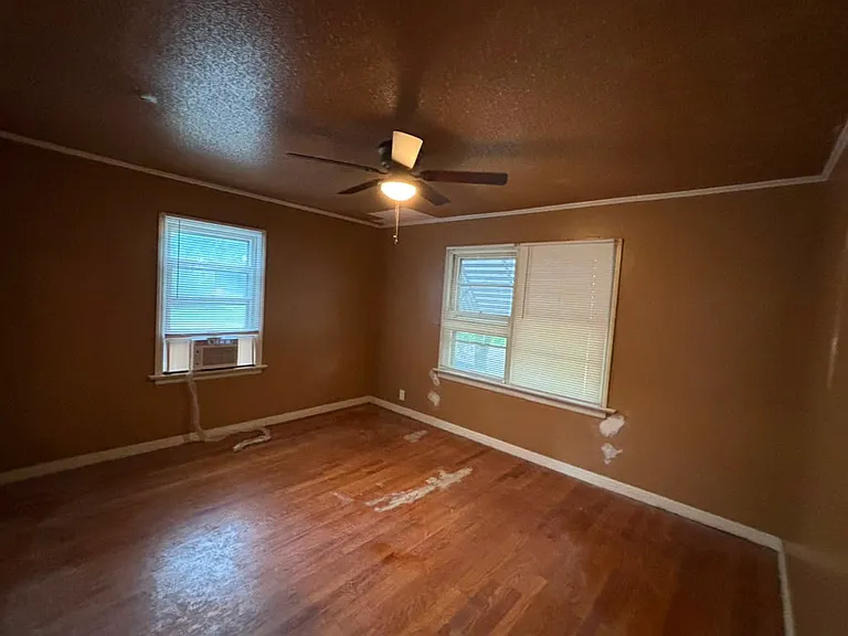 10038 McCartney Ln — Photo 2