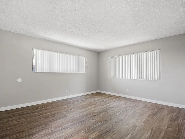 Cazador Court Apartments — Photo 17