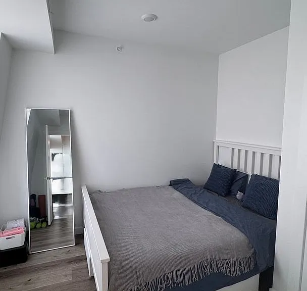 240-242 E Girard Ave — Photo 5